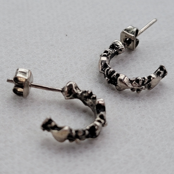 Daisy Flower Heart Hoop Earrings - Picture 2 of 4